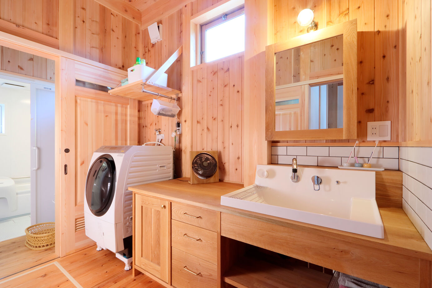 大喜工務店 【滋賀県／天井高６ｍ／自然乾燥無垢材／間取り図あり】平屋と2階建てを融合させた強くて暖かな住まいの建築実例画像7