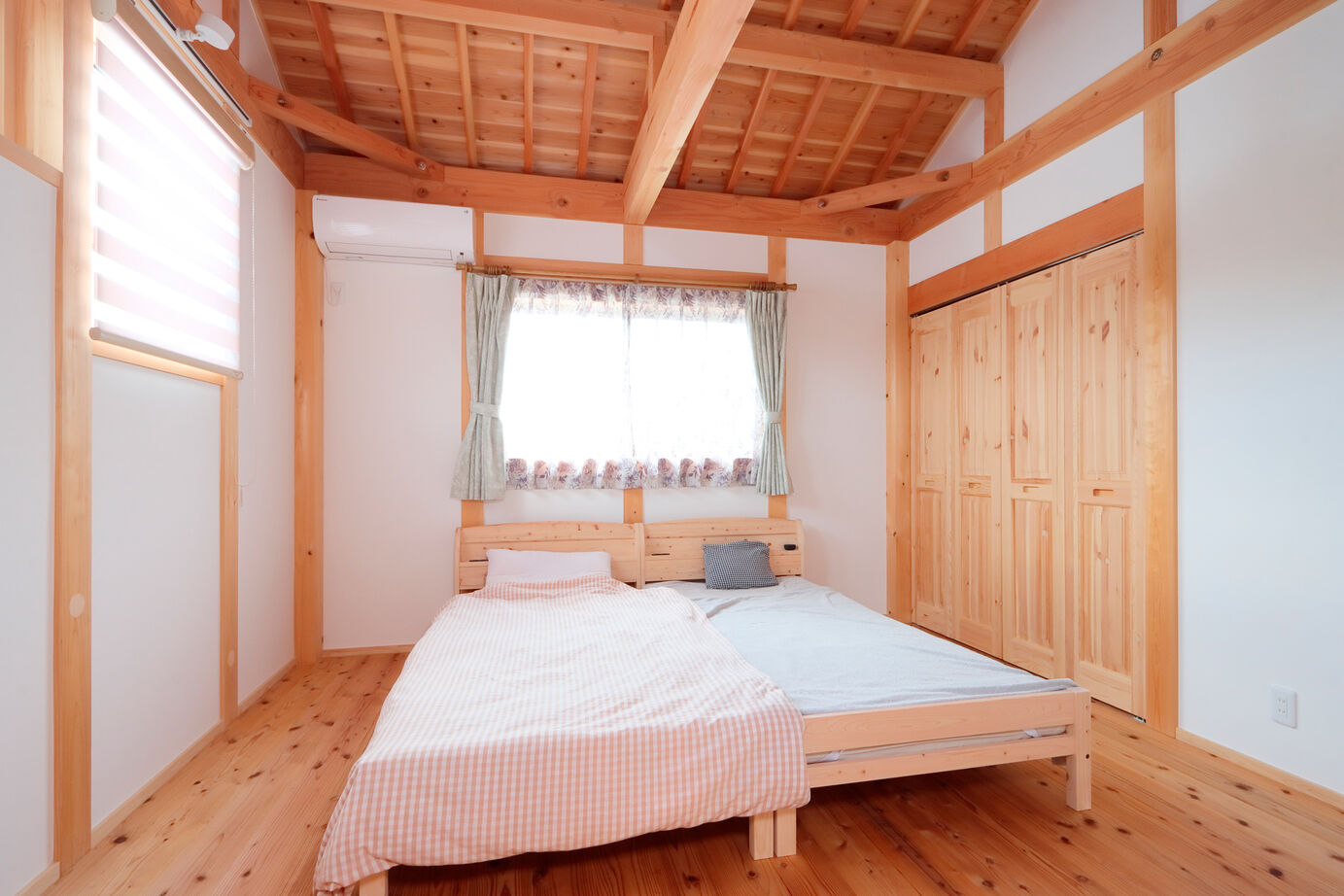 大喜工務店 【滋賀県／天井高６ｍ／自然乾燥無垢材／間取り図あり】平屋と2階建てを融合させた強くて暖かな住まいの建築実例画像8