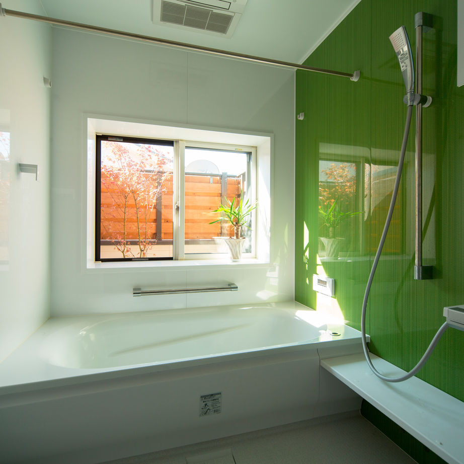 大喜工務店 【滋賀県／自然乾燥無垢材／吹き抜け／造り付け本棚】無垢材の爽やかな香りとビューバスで癒しがある家の建築実例画像9