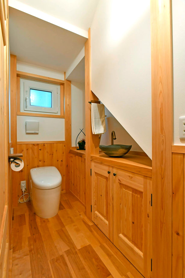 大喜工務店 【千葉県／自然乾燥無垢材／2世帯／間取り図あり】一尺の大黒柱を2本使用。見渡せば無垢材に囲まれた木の家の建築実例画像6