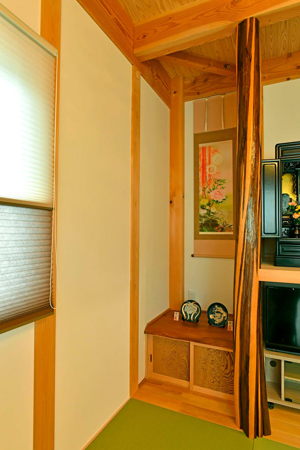 大喜工務店 【千葉県／自然乾燥無垢材／2世帯／間取り図あり】一尺の大黒柱を2本使用。見渡せば無垢材に囲まれた木の家の建築実例画像10