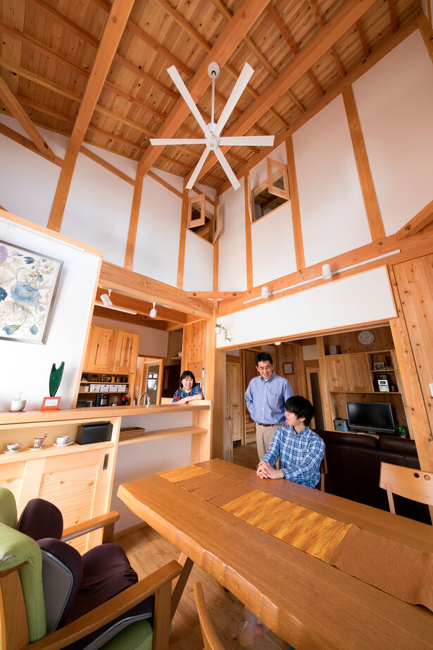 大喜工務店 【京都市／吹き抜け／自然乾燥無垢材／造作】至る所に造作を取り入れた和の意匠と木の美しさが融合した家の建築実例画像2