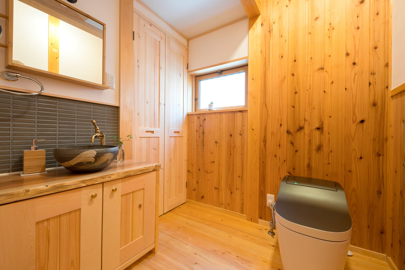 大喜工務店 【京都市／吹き抜け／自然乾燥無垢材／造作】至る所に造作を取り入れた和の意匠と木の美しさが融合した家の建築実例画像7