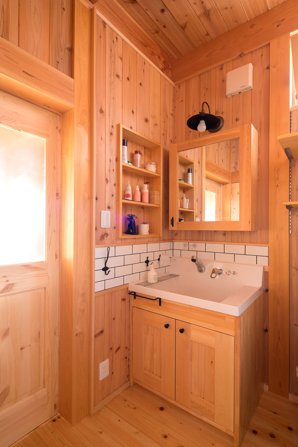 大喜工務店 【京都市／吹き抜け／自然乾燥無垢材／造作】至る所に造作を取り入れた和の意匠と木の美しさが融合した家の建築実例画像8