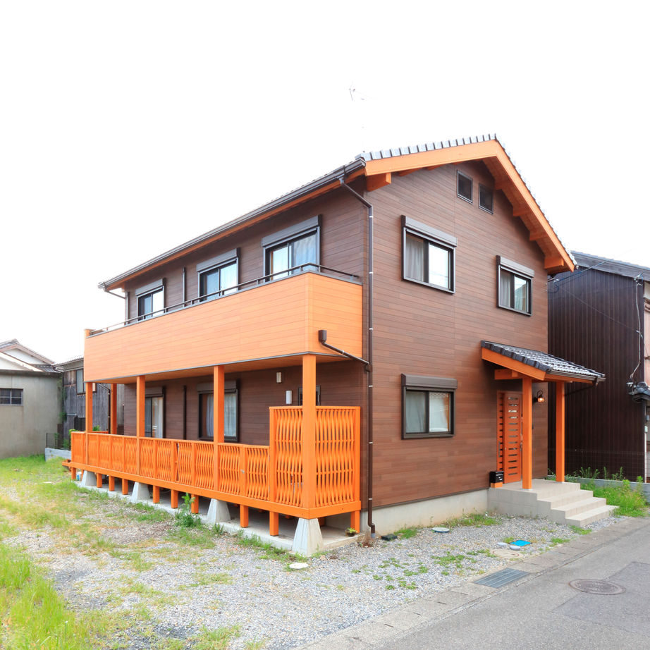 大喜工務店 【甲賀市／自然乾燥無垢材／2000万円台】ウッドデッキとつながる28畳超の大空間LDKで開放感たっぷり！の建築実例画像2