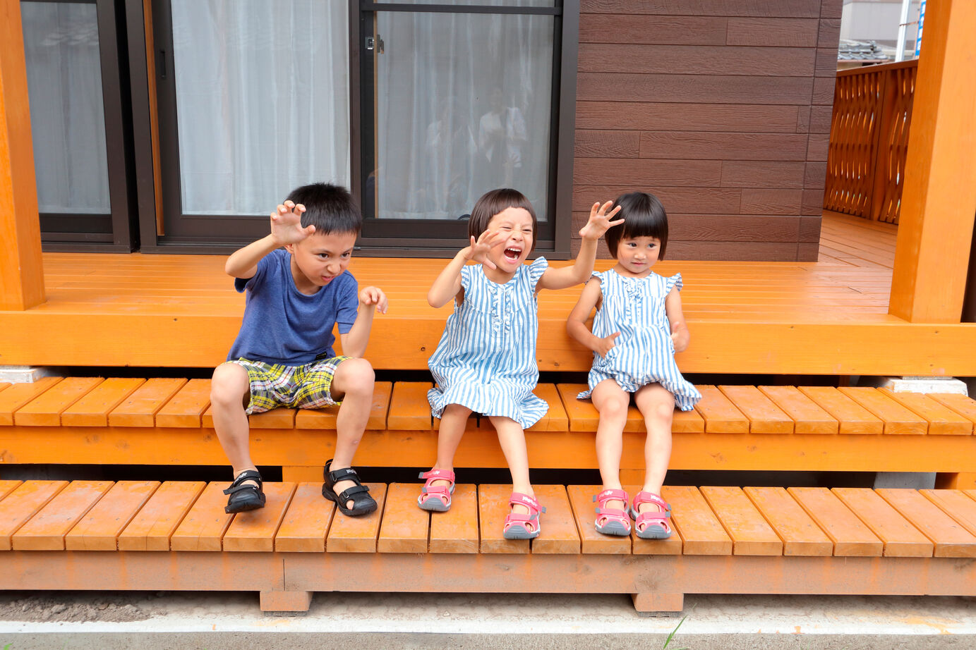 大喜工務店 【甲賀市／自然乾燥無垢材／2000万円台】ウッドデッキとつながる28畳超の大空間LDKで開放感たっぷり！の建築実例画像3