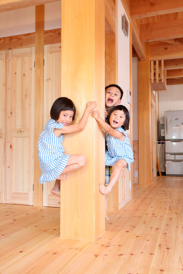 大喜工務店 【甲賀市／自然乾燥無垢材／2000万円台】ウッドデッキとつながる28畳超の大空間LDKで開放感たっぷり！の建築実例画像4