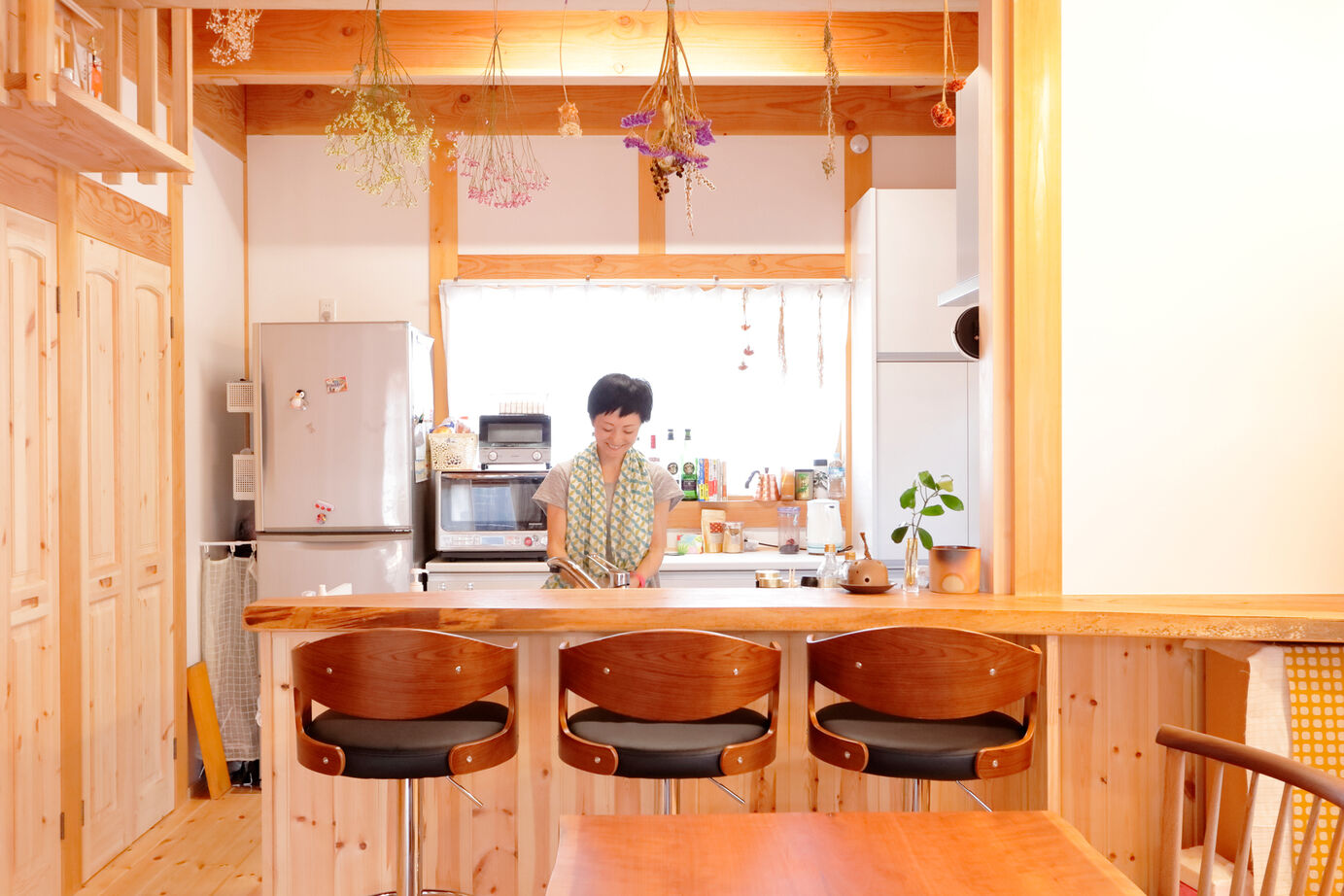 大喜工務店 【甲賀市／自然乾燥無垢材／2000万円台】ウッドデッキとつながる28畳超の大空間LDKで開放感たっぷり！の建築実例画像5