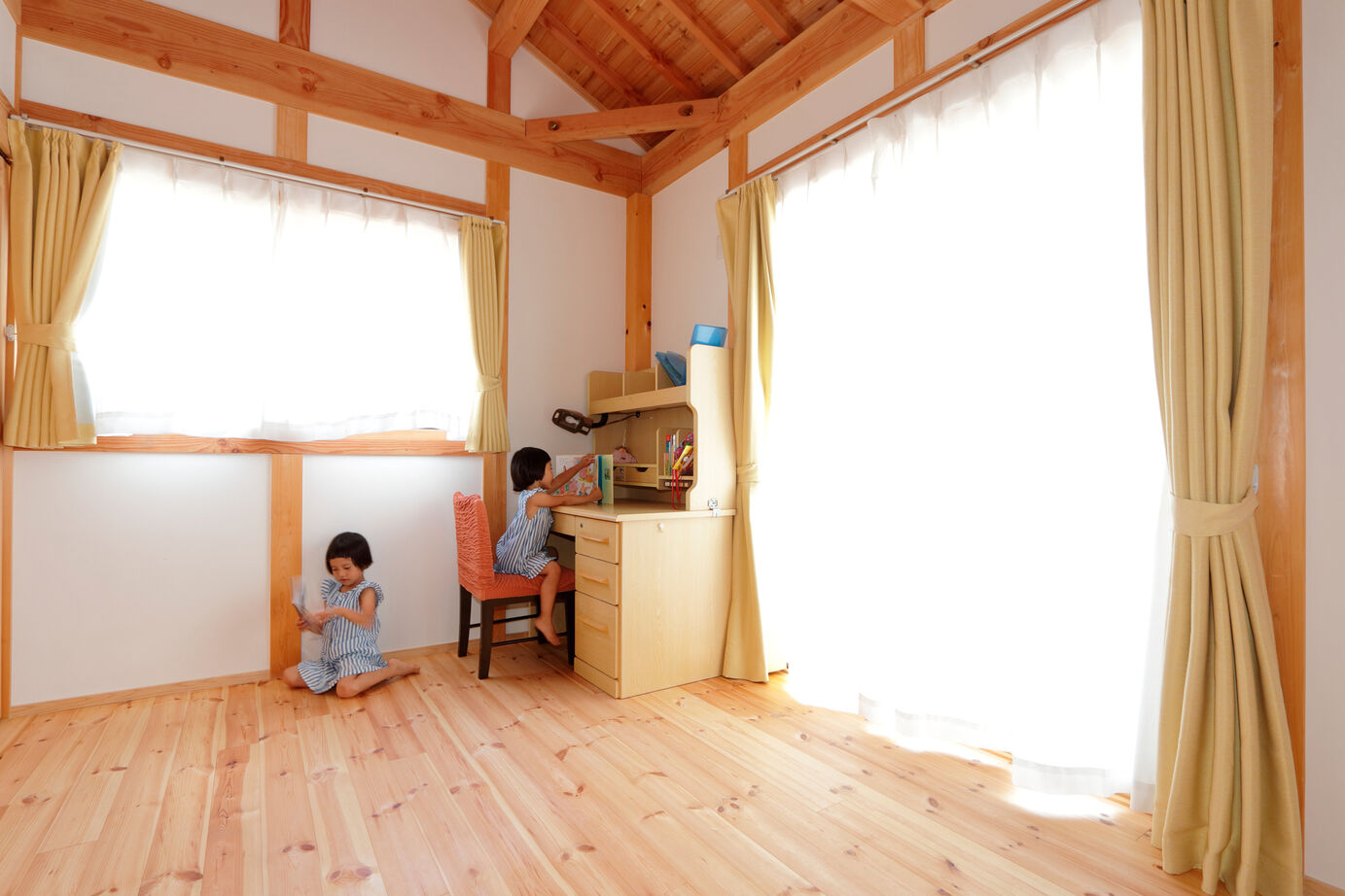 大喜工務店 【甲賀市／自然乾燥無垢材／2000万円台】ウッドデッキとつながる28畳超の大空間LDKで開放感たっぷり！の建築実例画像6