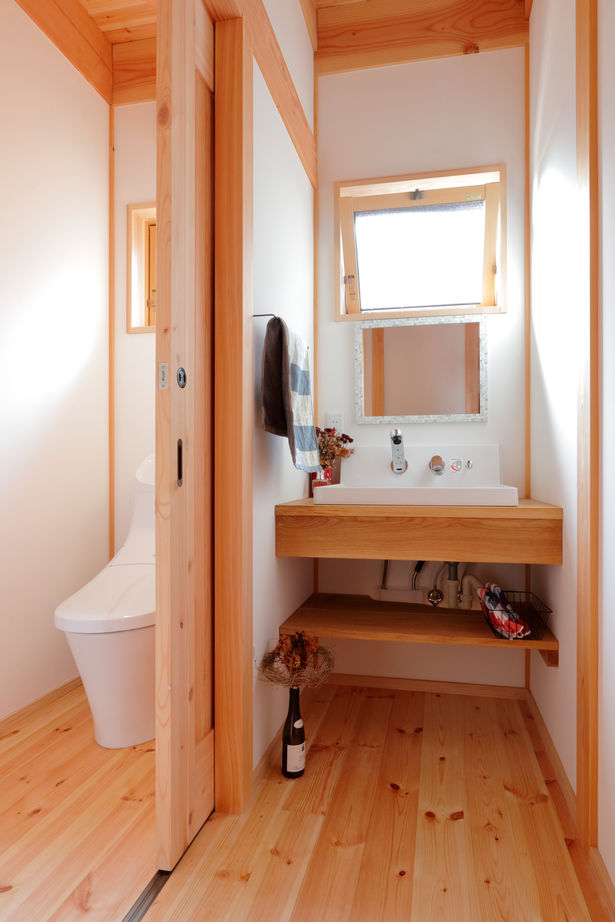 大喜工務店 【甲賀市／自然乾燥無垢材／2000万円台】ウッドデッキとつながる28畳超の大空間LDKで開放感たっぷり！の建築実例画像10