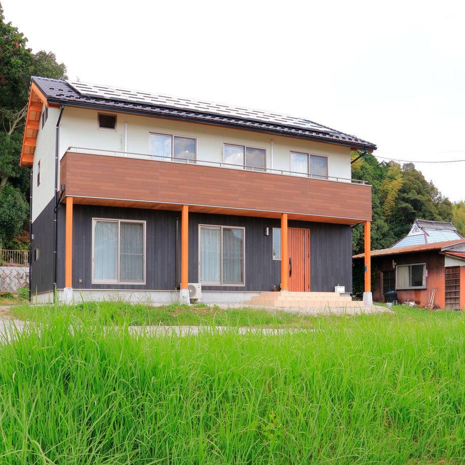 大喜工務店 【甲賀市／自然乾燥無垢材／２世帯住宅】2世帯が気兼ねなく暮らせる工夫が詰まった、住み継げる強い木の家の建築実例画像2