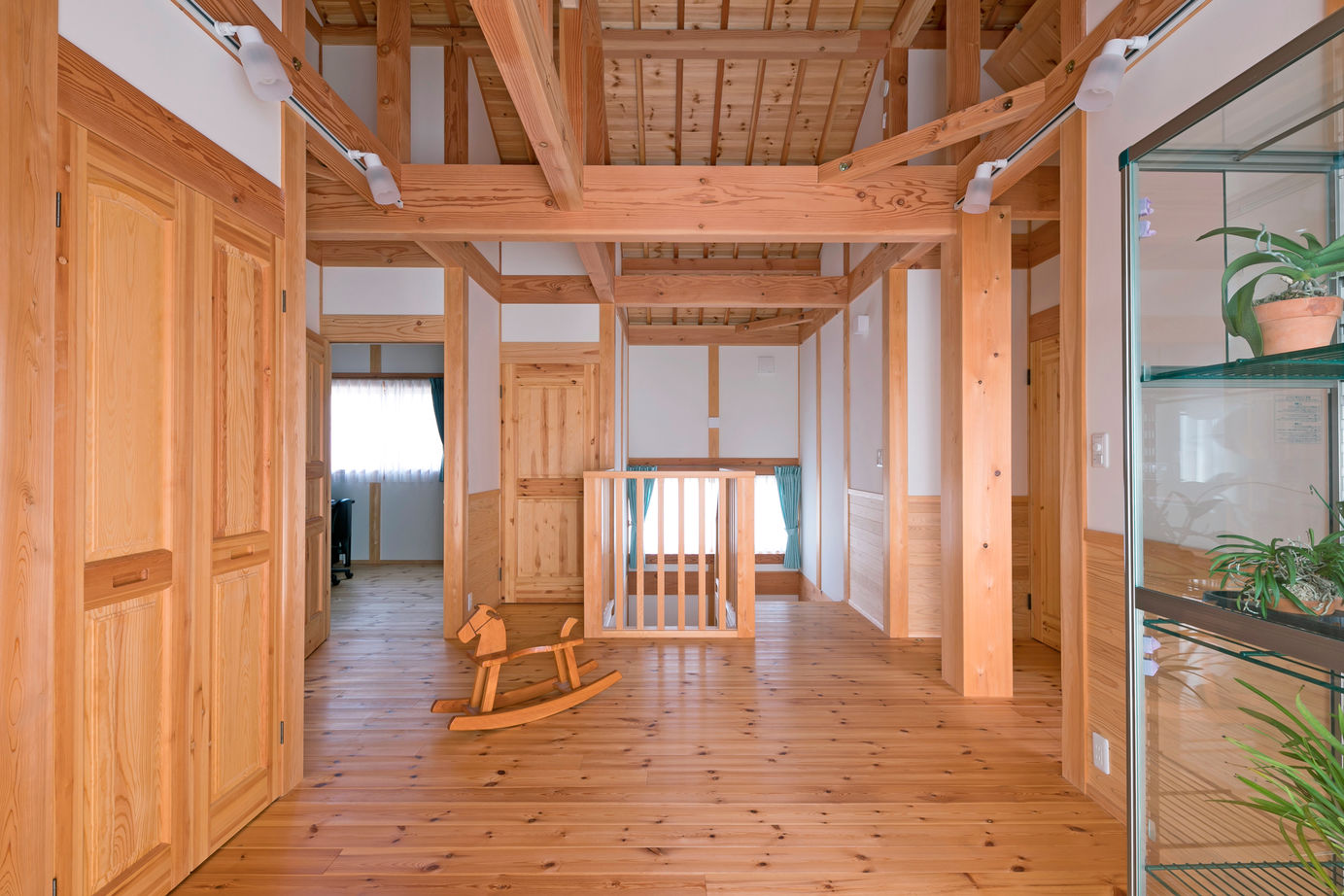 大喜工務店 【野洲市／自然乾燥無垢材／造作家具／2000万円台】職人技が光る造作家具と自然素材を贅沢に使用した家の建築実例画像6