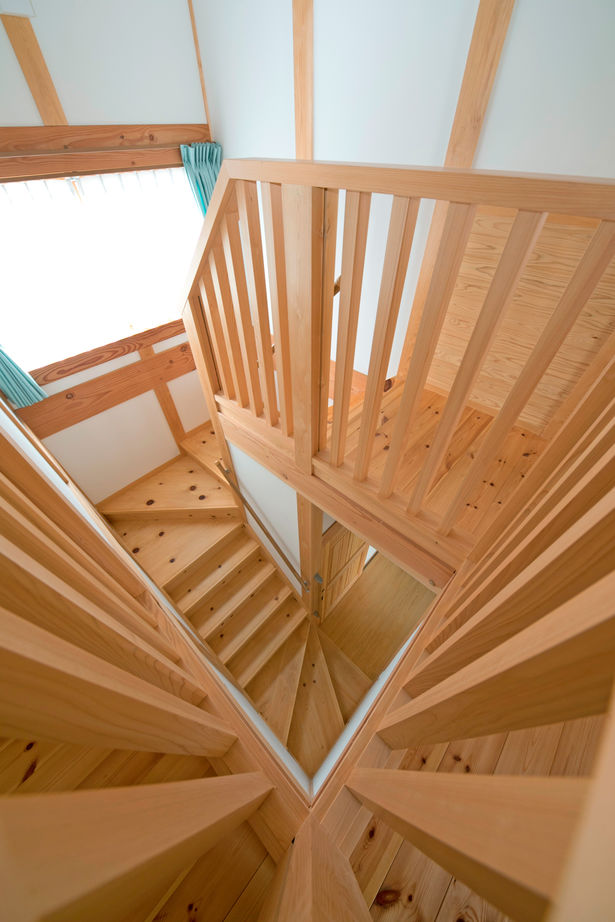 大喜工務店 【野洲市／自然乾燥無垢材／造作家具／2000万円台】職人技が光る造作家具と自然素材を贅沢に使用した家の建築実例画像10