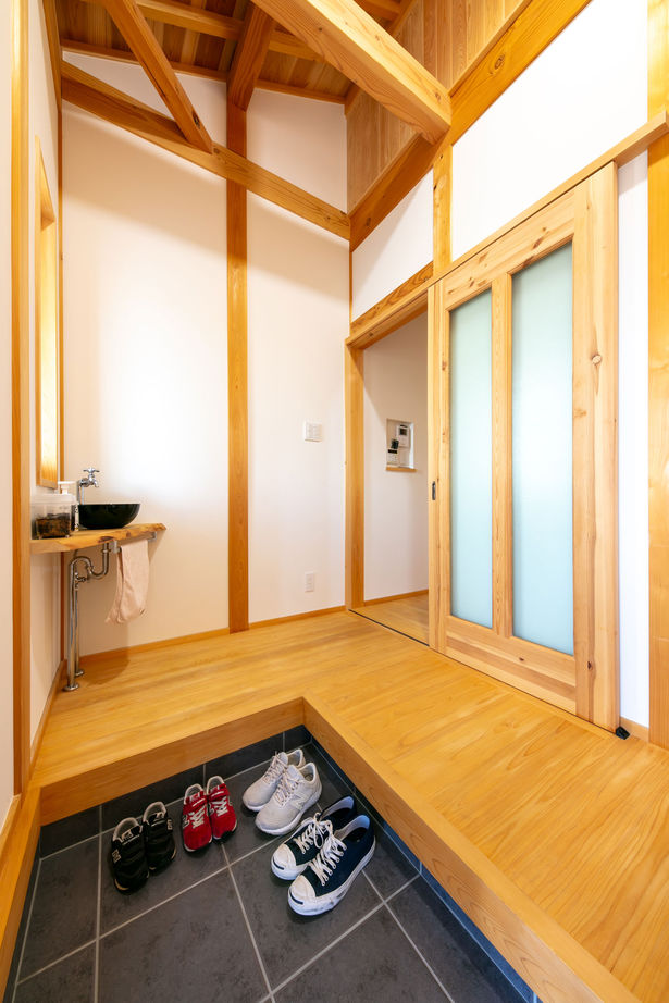 大喜工務店 【京都府／3000万円台／間取り図有】一尺二寸（36センチ角）もの大黒柱が支える、大空間の木の家の建築実例画像8