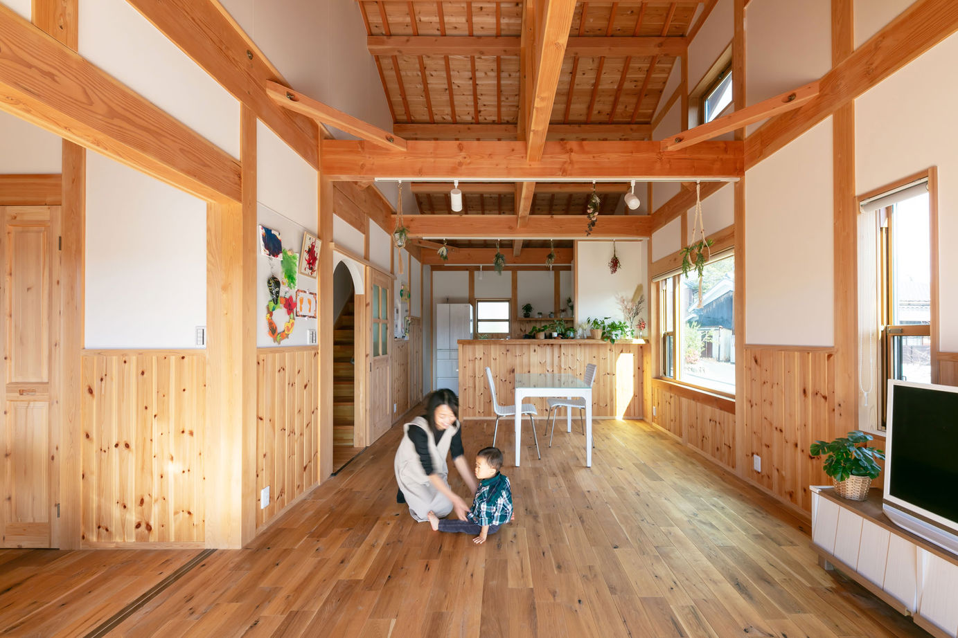 大喜工務店 【京都府／2000万円台／間取り有】子どもがなめても大丈夫。極太のムク材など自然素材だけを使った家の建築実例画像1