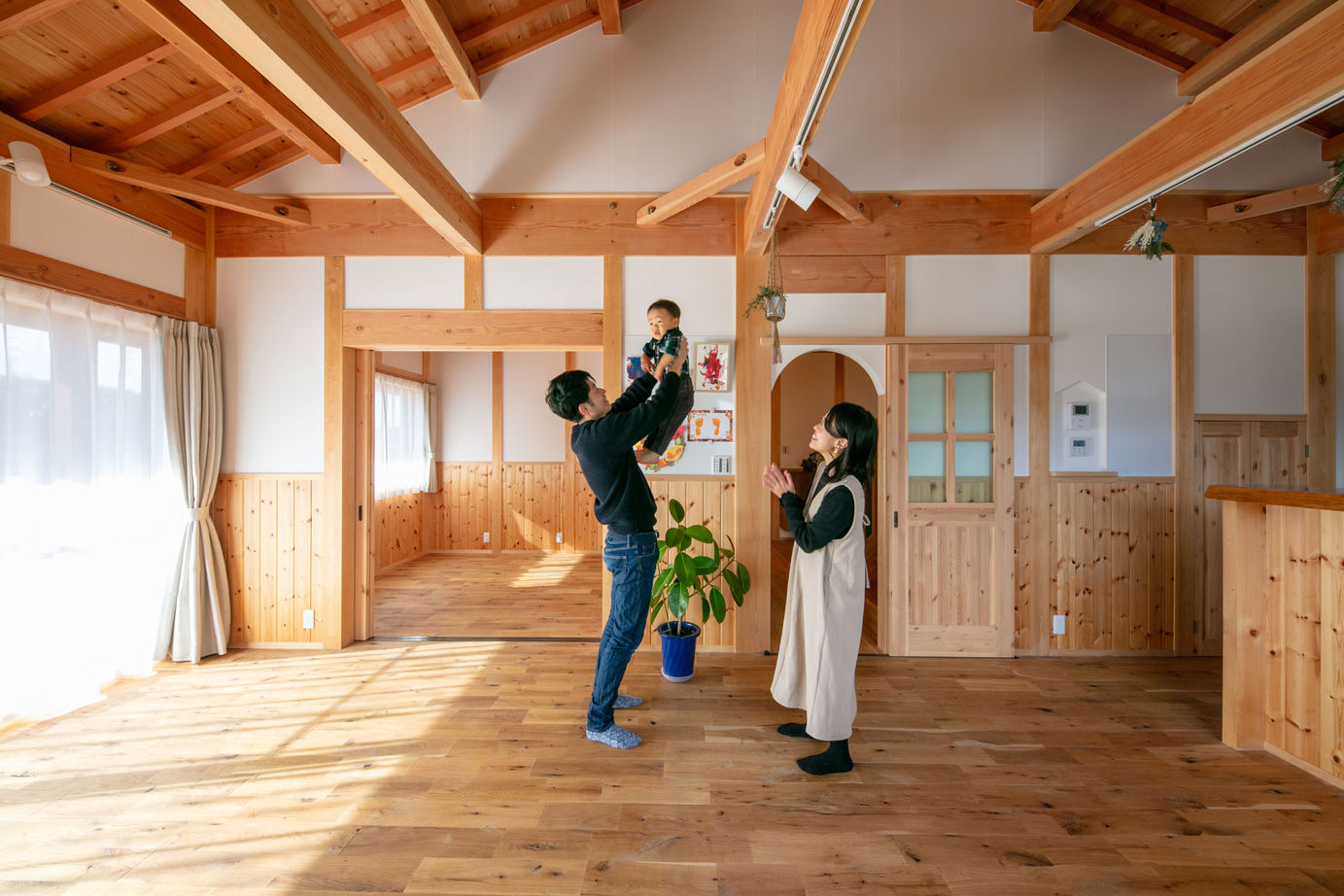 大喜工務店 【京都府／2000万円台／間取り有】子どもがなめても大丈夫。極太のムク材など自然素材だけを使った家の建築実例画像4