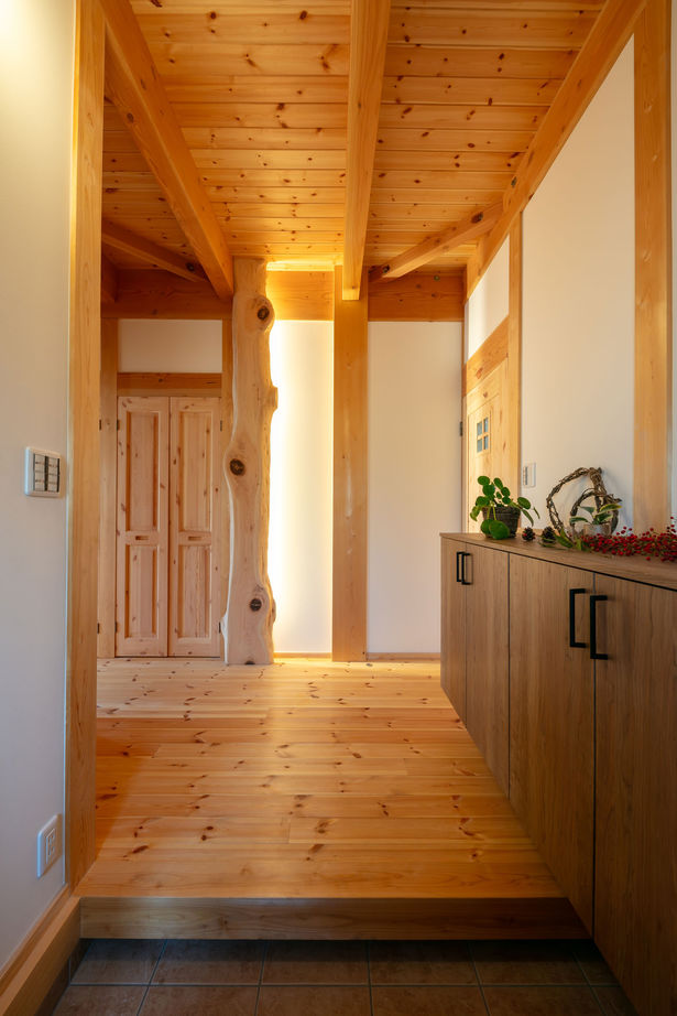 大喜工務店 【京都府／2000万円台／間取り有】子どもがなめても大丈夫。極太のムク材など自然素材だけを使った家の建築実例画像8