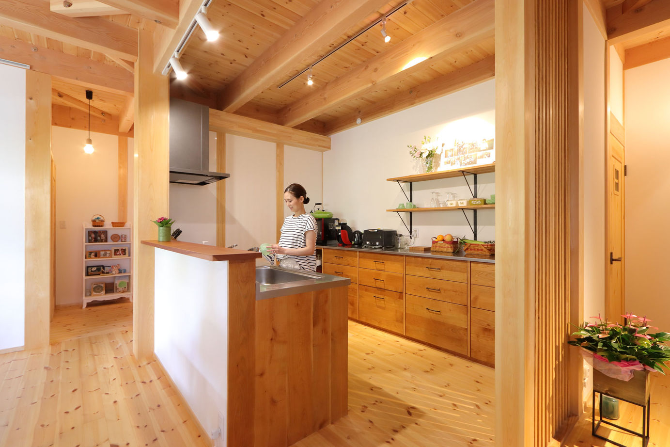 大喜工務店 【滋賀県／2世帯住宅／間取り図有】玄関や水回りなどすべて2つある完全分離型だけど家族がつながる木の家の建築実例画像4