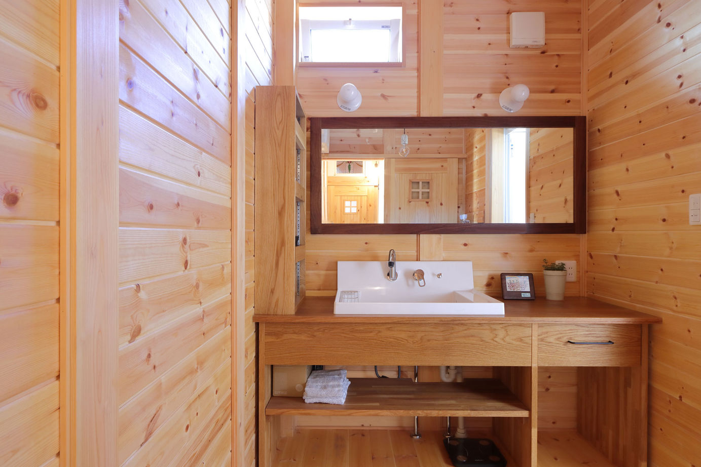 大喜工務店 【滋賀県／2世帯住宅／間取り図有】玄関や水回りなどすべて2つある完全分離型だけど家族がつながる木の家の建築実例画像8