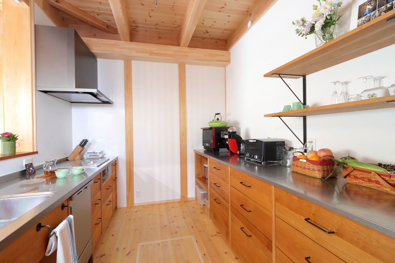 大喜工務店 【滋賀県/2階建て】快適に暮らせる工夫が豊富。ほどよい距離感が心地いい木の二世帯住宅の建築実例画像4