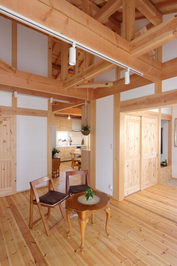 大喜工務店 【滋賀県/2階建て】快適に暮らせる工夫が豊富。ほどよい距離感が心地いい木の二世帯住宅の建築実例画像5