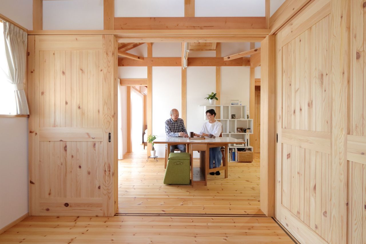 大喜工務店 【滋賀県/2階建て】快適に暮らせる工夫が豊富。ほどよい距離感が心地いい木の二世帯住宅の建築実例画像6