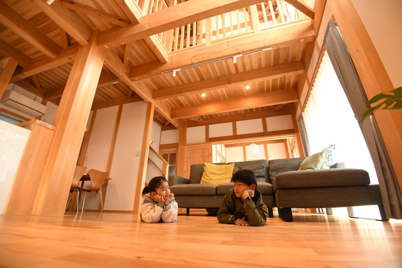 大喜工務店 【大阪府/2階建て】縦横につながる大空間でのびのびと。長期自然乾燥した一尺角の大黒柱と共にの建築実例画像3