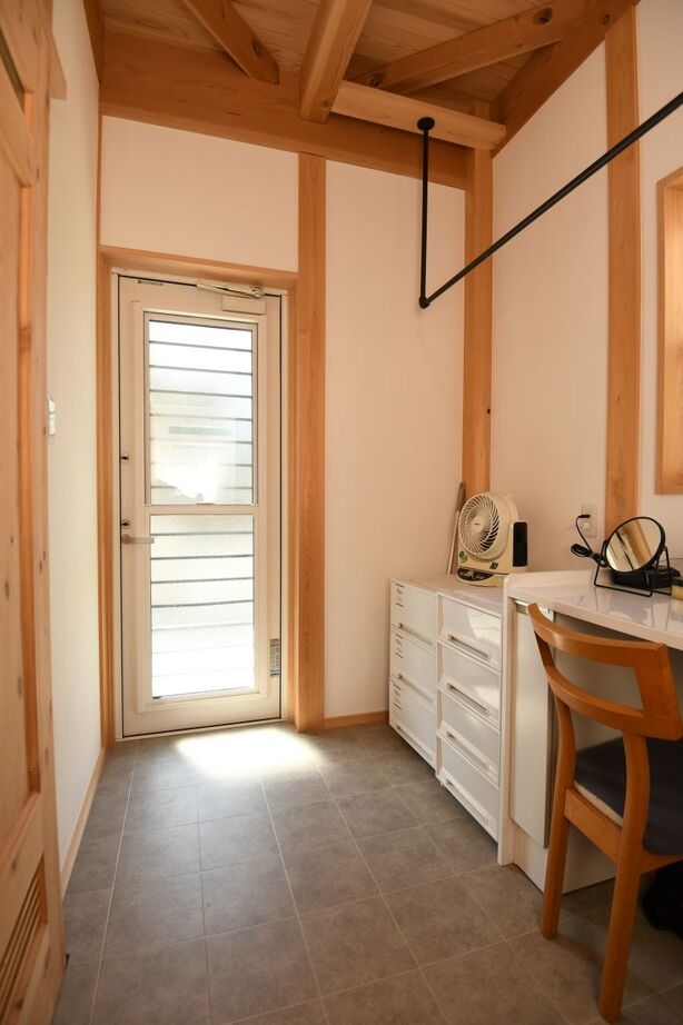 大喜工務店 【大阪府/2階建て】縦横につながる大空間でのびのびと。長期自然乾燥した一尺角の大黒柱と共にの建築実例画像6