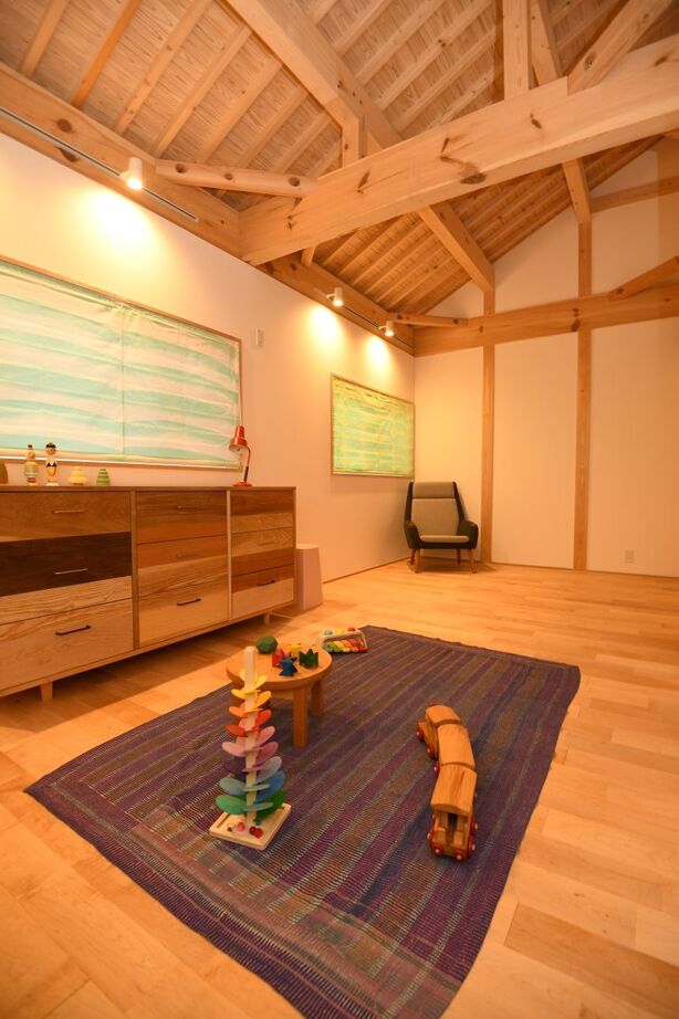 大喜工務店 【滋賀県/平屋】オーダーメイドの造作家具が彩る空間。様々な樹種を使い分けて味わい深くの建築実例画像7