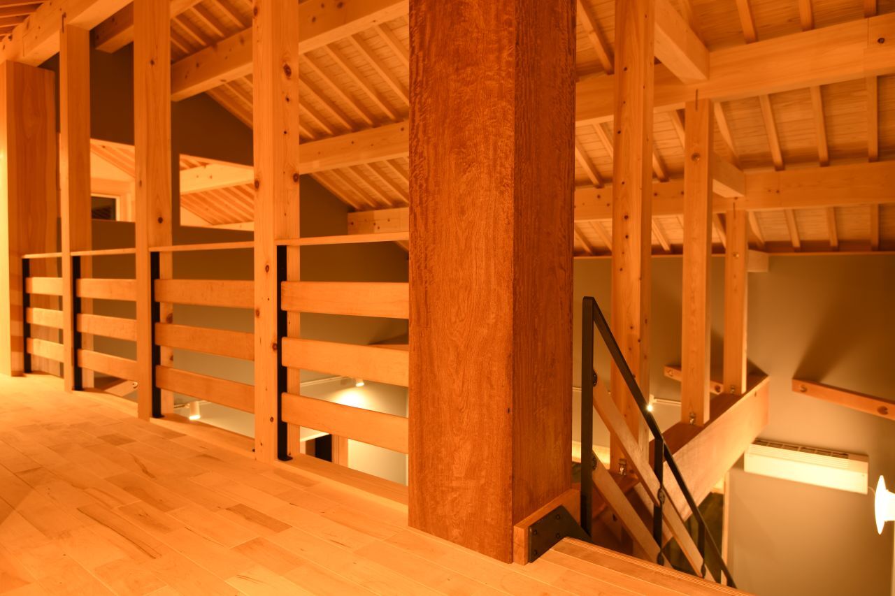 大喜工務店 【滋賀県/平屋】オーダーメイドの造作家具が彩る空間。様々な樹種を使い分けて味わい深くの建築実例画像8