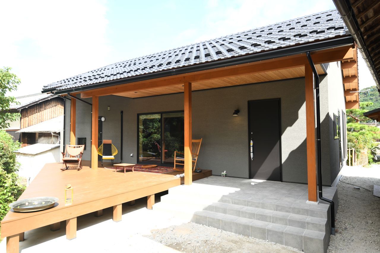 大喜工務店 【滋賀県/平屋】オーダーメイドの造作家具が彩る空間。様々な樹種を使い分けて味わい深くの建築実例画像10