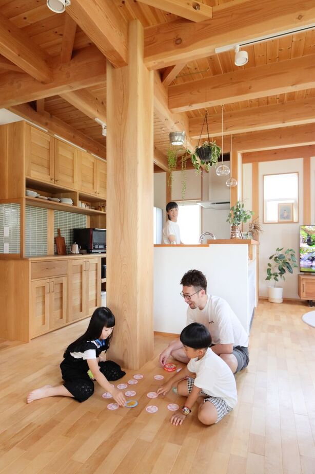 大喜工務店 【滋賀県/2階建て】一尺角(30センチ角）のケヤキの大黒柱が見守る、住むほどに愛着が増す家の建築実例画像3