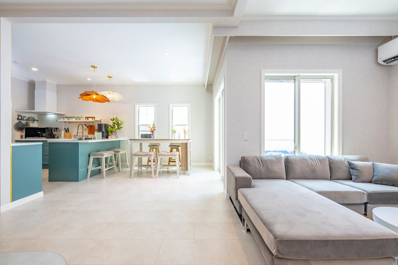 ハウス オブ デコ 【2000万円台/輸入住宅/テラス】家にいながらリゾート気分が味わえる、コートハウス風の住まいの建築実例画像4