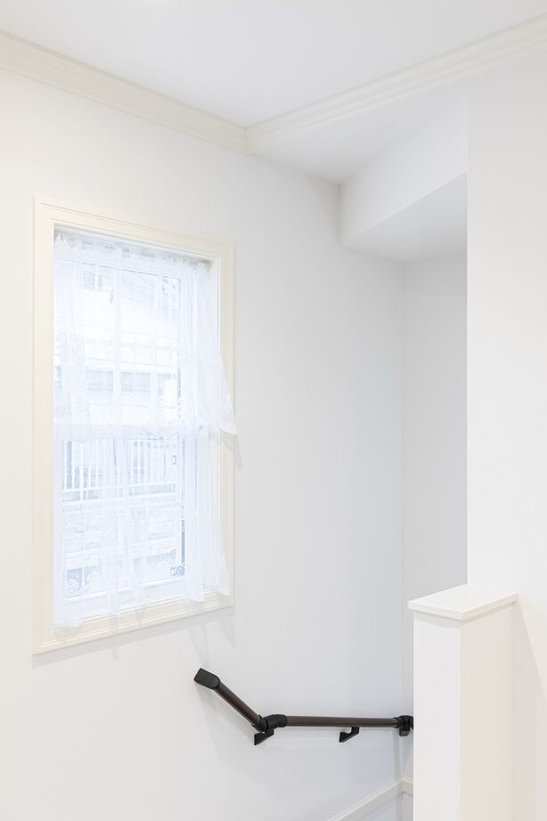 ハウス オブ デコ 【1000万円台/輸入住宅/2階リビング】まるで絵本から飛び出してきたような煙突のある住まいの建築実例画像4