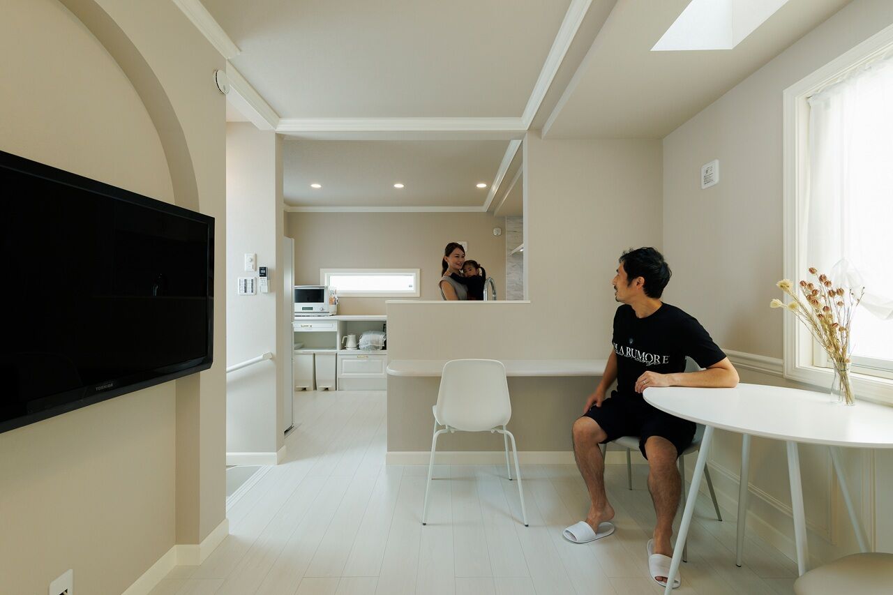 ハウス オブ デコ 【1000万円台/輸入住宅/3階建て】14.7坪の狭小地を有効活用したヨーロピアンスタイルの家の建築実例画像2