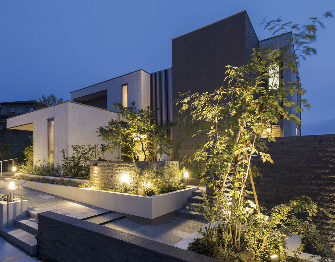 Suumo 庭と一体の美しい佇まいをデザイン昼と夜で変化する表情を楽しむ 旭化成ホームズ ヘーベルハウス の建築実例詳細 注文住宅