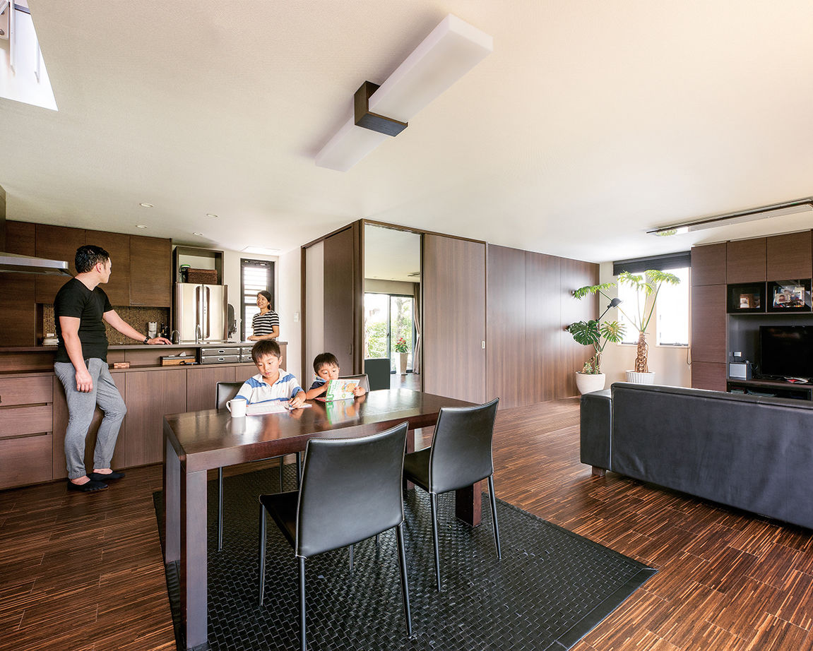 旭化成ホームズ（ヘーベルハウス） 頑丈な構造で自由に住まいをプラン　兄世帯と弟世帯で快適に暮らす家の建築実例画像6