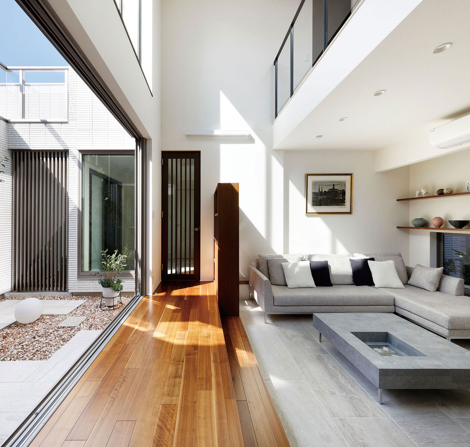 旭化成ホームズ（ヘーベルハウス） 外から視線が入らない中庭の設計で一日中、心地よい光で満たされる家の建築実例画像1