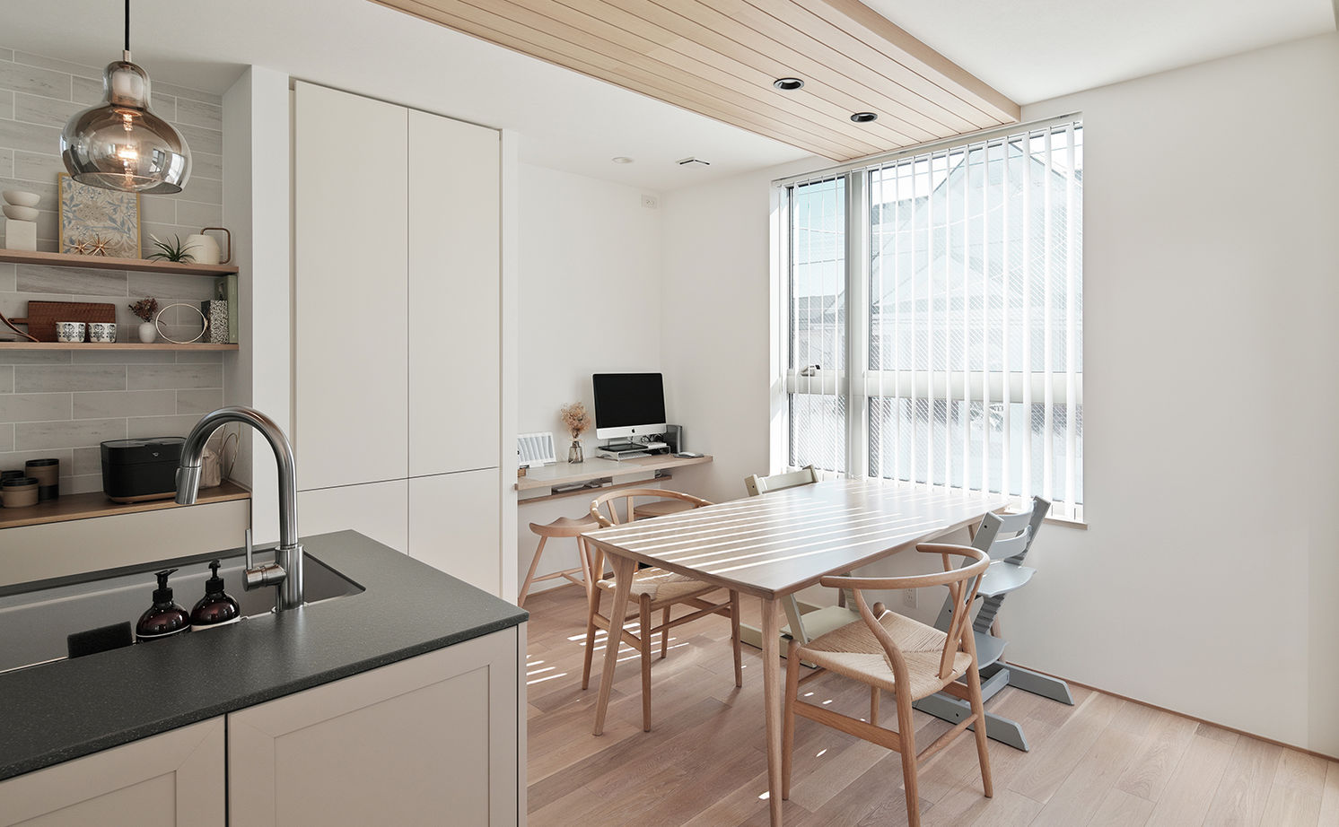 旭化成ホームズ（ヘーベルハウス） ２階バルコニーとオープンな設計で光と風を感じ、空間を広く活かす家の建築実例画像6