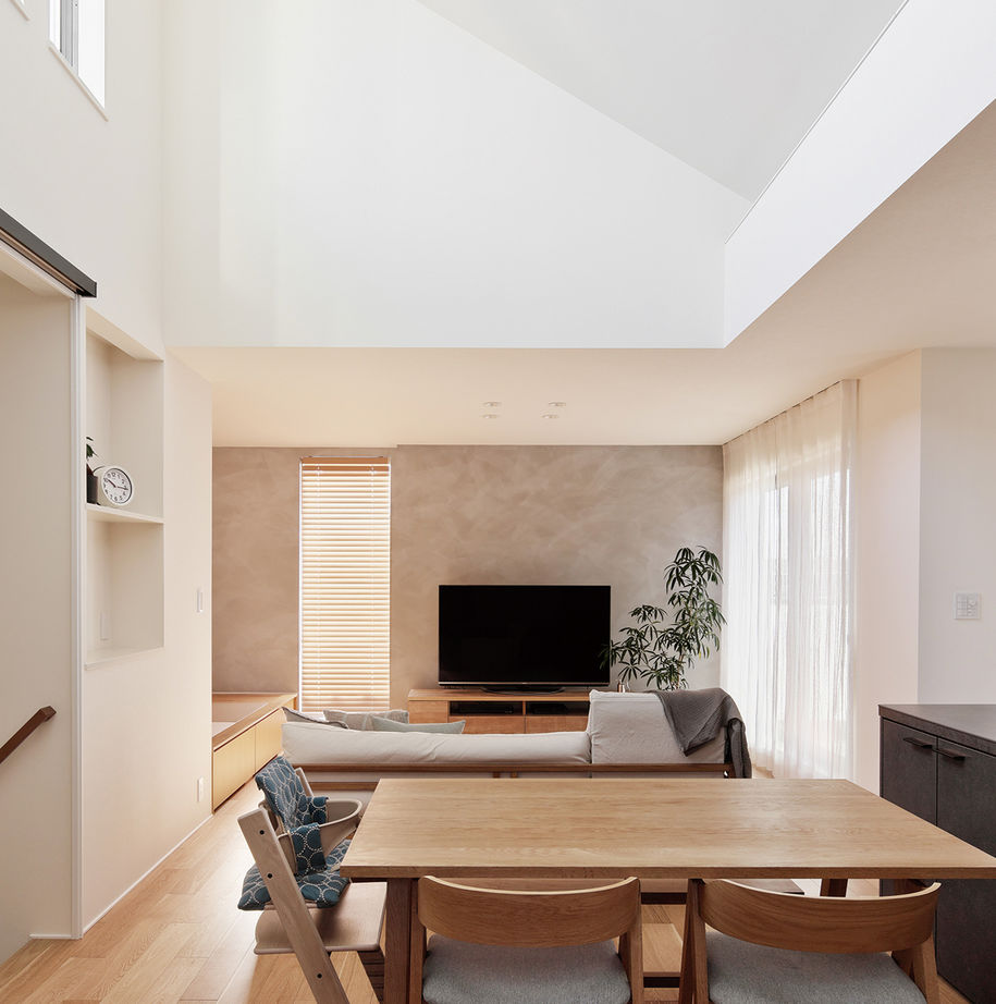 旭化成ホームズ（ヘーベルハウス） 共働き家族が一緒の時間を楽しめる　開放的な吹抜けのある２階ＬＤＫの建築実例画像2