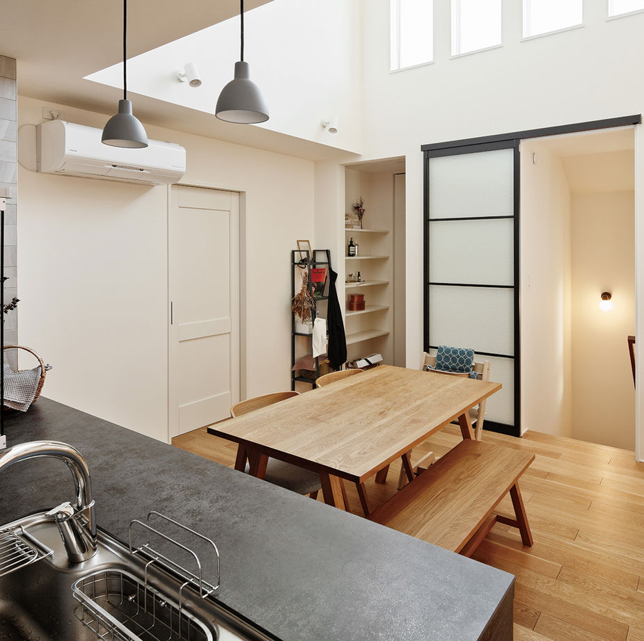 旭化成ホームズ（ヘーベルハウス） 共働き家族が一緒の時間を楽しめる　開放的な吹抜けのある２階ＬＤＫの建築実例画像3