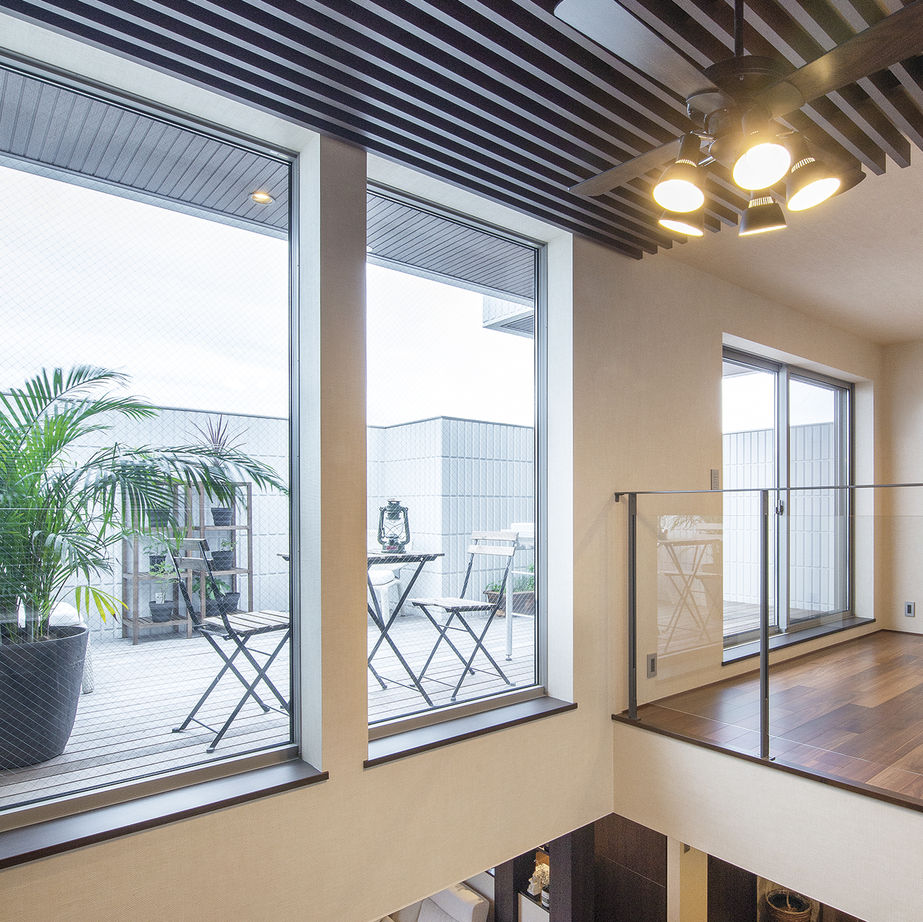 旭化成ホームズ（ヘーベルハウス） 開放的な吹抜けやバルコニーで リゾートの気分を楽しめるわが家にの建築実例画像3