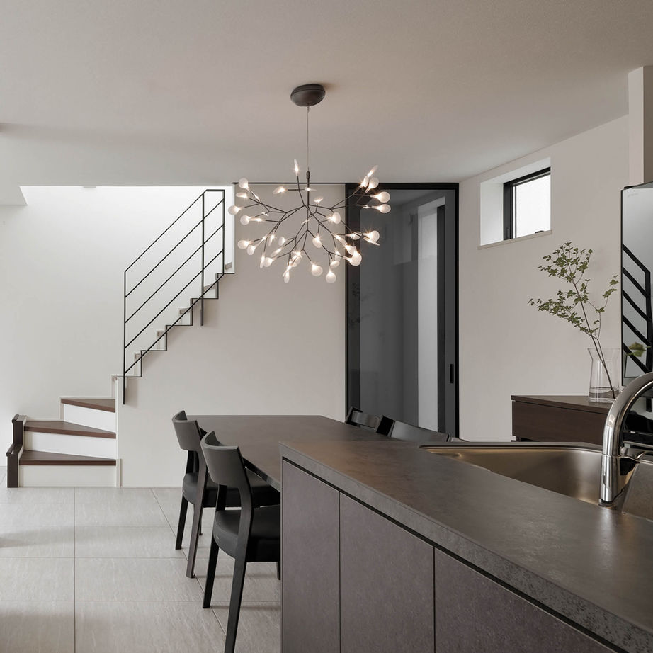 旭化成ホームズ（ヘーベルハウス） 好みのモノトーンで空間を美しく　ゆとりを感じて暮らせる３階建てにの建築実例画像4