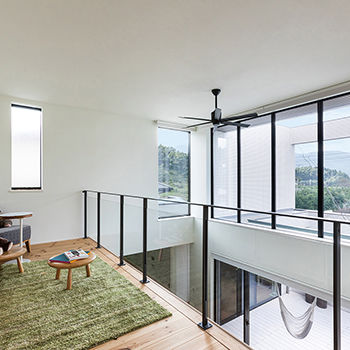 旭化成ホームズ（ヘーベルハウス） 吹抜けと中庭が一体の広々LDKで、愛猫と一緒の時間を大切に暮らすの建築実例画像3