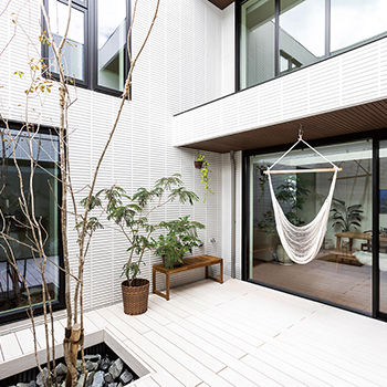 旭化成ホームズ（ヘーベルハウス） 吹抜けと中庭が一体の広々LDKで、愛猫と一緒の時間を大切に暮らすの建築実例画像4