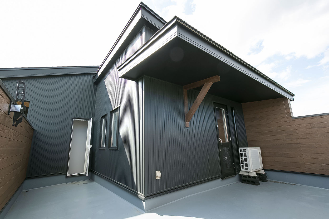 鈴木工務店 仕事も遊びも！暮らしをアクティブにする開放的な家の建築実例画像8