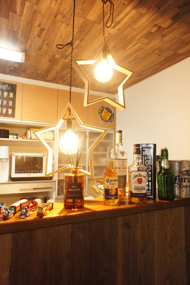 鈴木工務店 ヘリンボーンのアクセント壁を中心にしたカリフォルニアスタイルの家の建築実例画像4