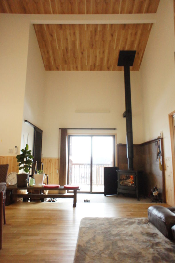 鈴木工務店 【宮城県仙台市】自然に囲まれた生活を楽しむ、カバードポーチと薪ストーブのある家の建築実例画像4