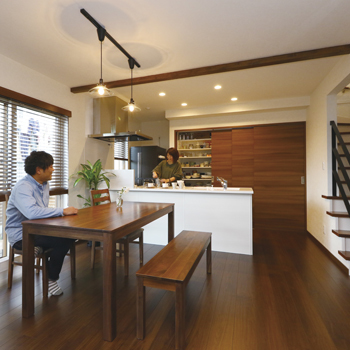 太平ホーム北海道 【2000-2500万円】こだわりはデザイン。Ｗ断熱で冬でも暖かいレトロモダンなお家の建築実例画像1