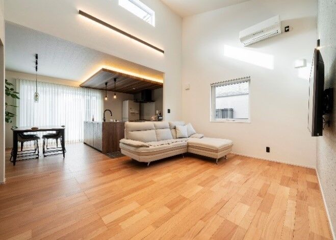 太平ホーム北海道 【平屋/35坪】勾配天井が生む明るさと開放感。和と洋が融合する平屋の住まい。理想の新居を予算内で実現！の建築実例画像2